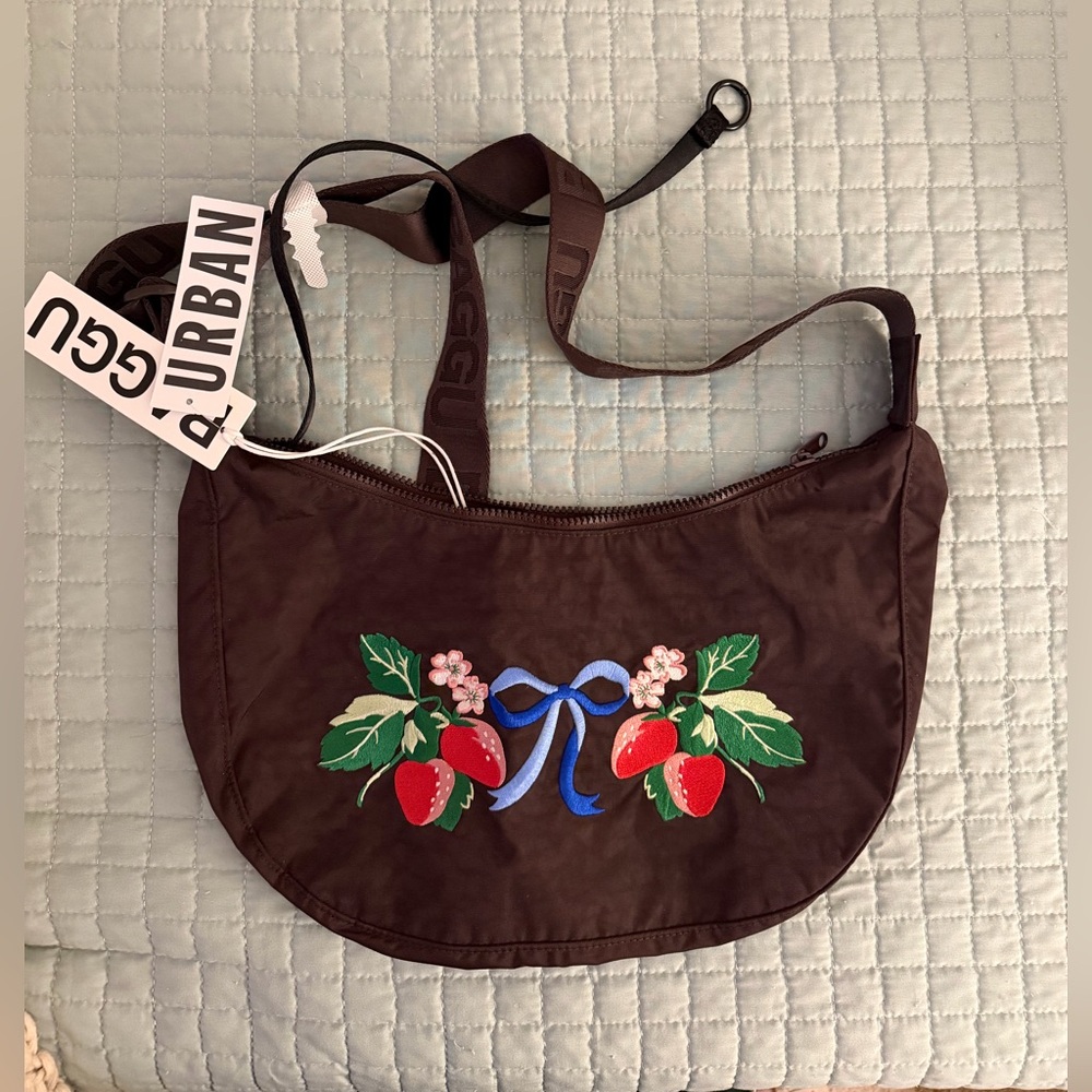 BAGGU Medium Nylon Crescent Embroidered Strawberry - Picture 3 of 6